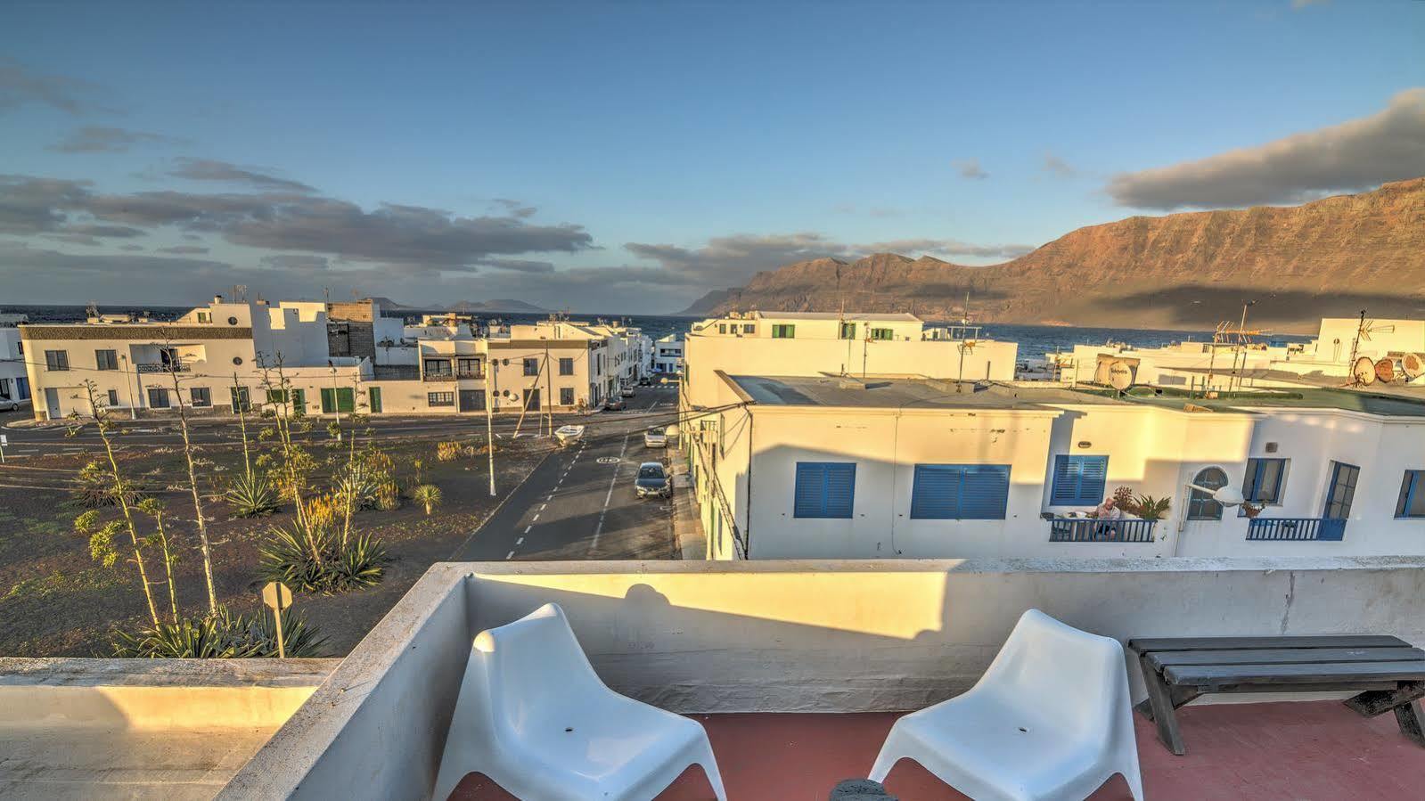 A Pousada Red Star Surf & Yoga Camp Lanzarote Famara Exterior foto