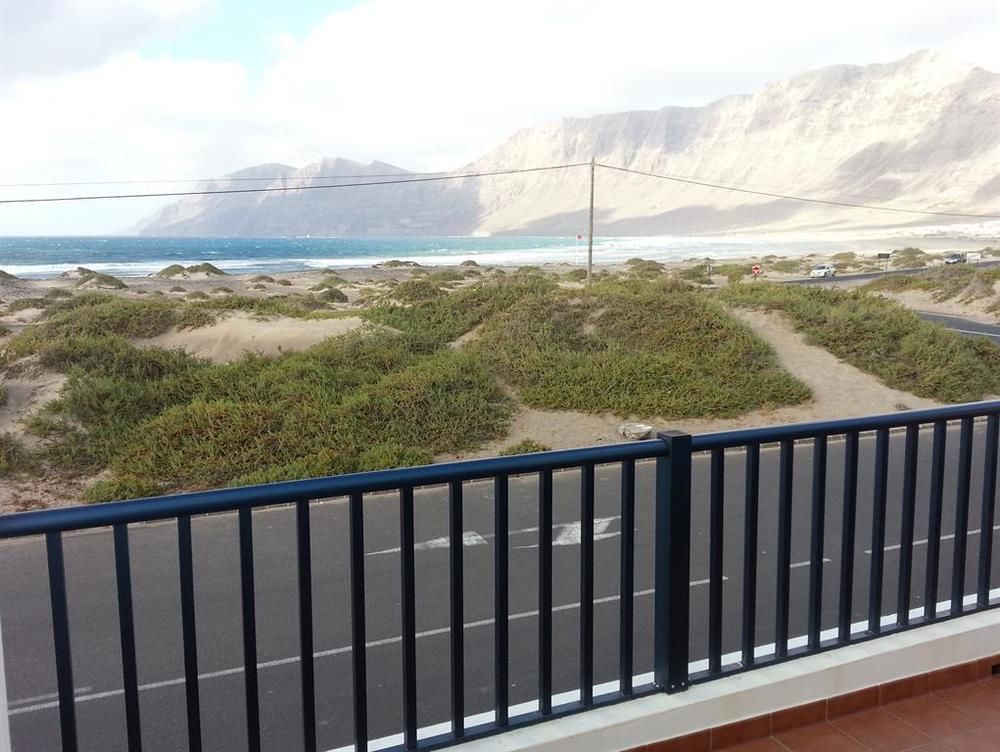 A Pousada Red Star Surf & Yoga Camp Lanzarote Famara Exterior foto